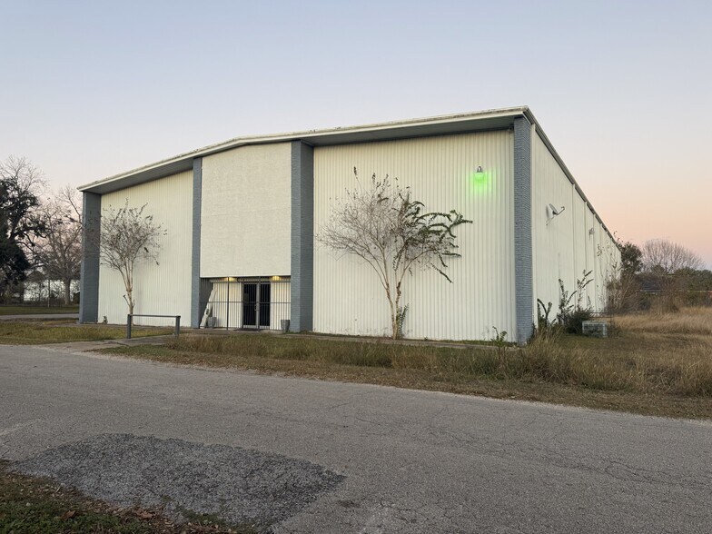 More Photos Of 9201 Wingtip Dr, Houston Warehouse For Sale