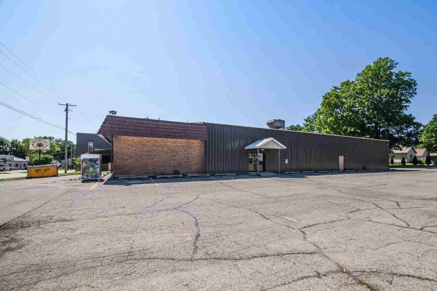 More Photos Of 501-511 E Racine St, Jefferson Bowling Alley For Sale