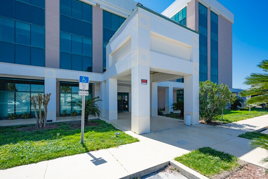 More Photos Of 501 N Grandview Ave, Daytona Beach Medical For Sale