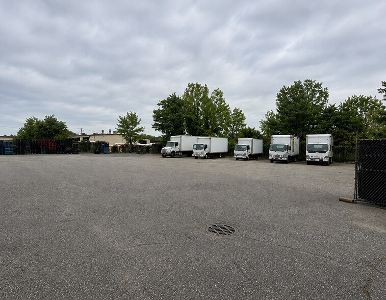More Photos Of 241 Skip Ln, Bay Shore Warehouse For Sale