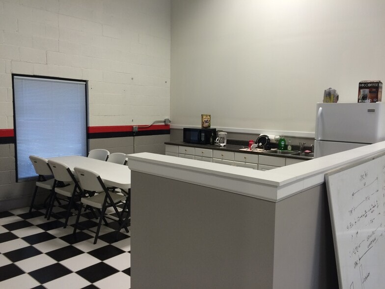 More Photos Of 4011-4015 Dearborn Pl, Concord Flex For Lease