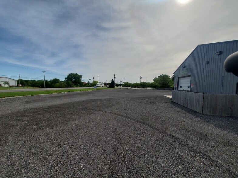 More Photos Of 1579 E Wyandot Ave, Upper Sandusky General Retail For Sale