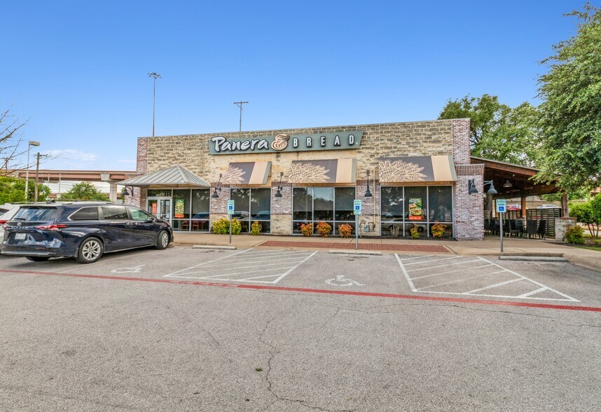 More Photos Of 10900 Lakeline Mall Blvd, Austin Storefront For Lease