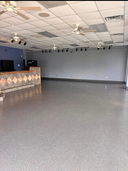 More Photos Of 12371 US-90 Hwy, Luling General Retail For Lease
