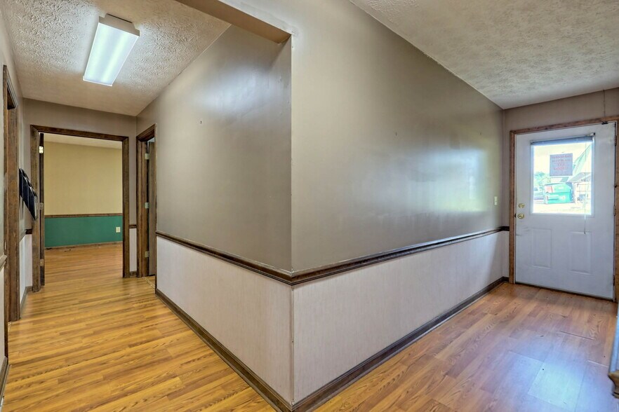 More Photos Of 1552 Highway 441 N, Clayton Office For Sale