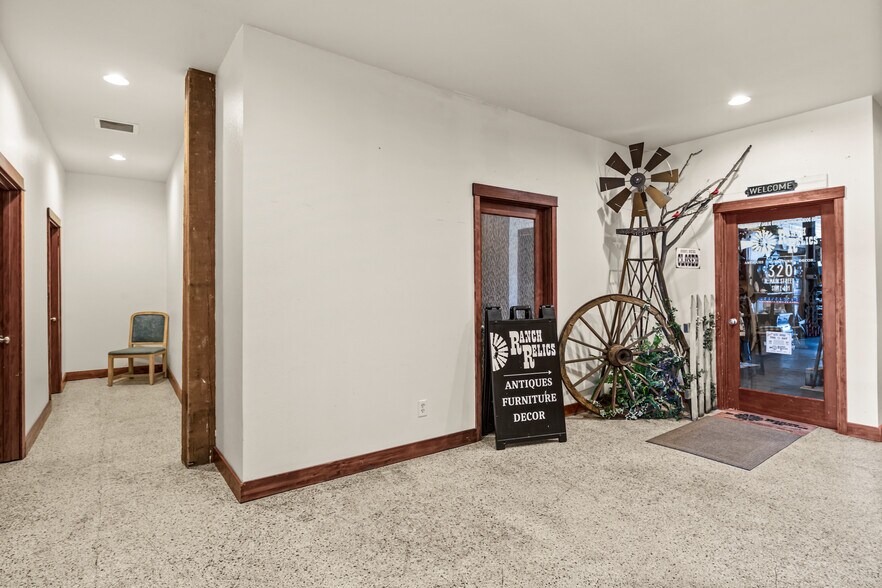 More Photos Of 320 N Main St, Prineville Storefront Retail Office For Sale