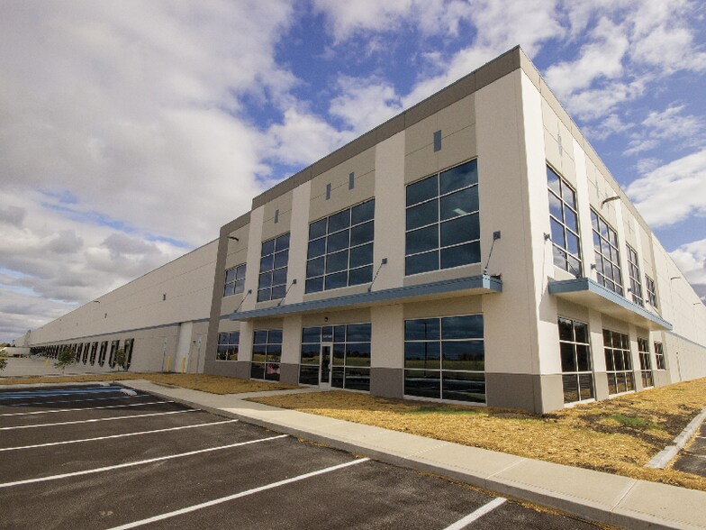 More Photos Of 6887 W 350 N, Greenfield Warehouse For Lease