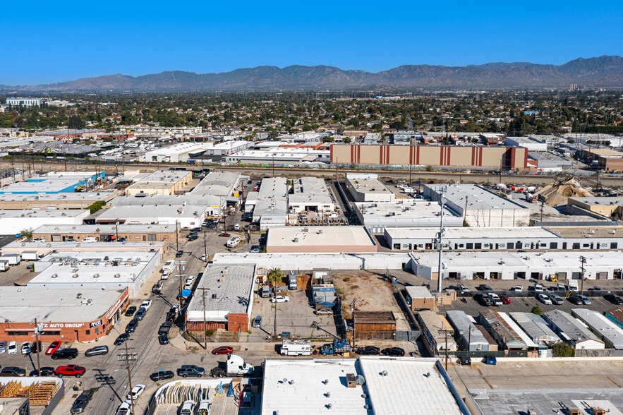 More Photos Of 13213 Leadwell St, North Hollywood Land For Lease