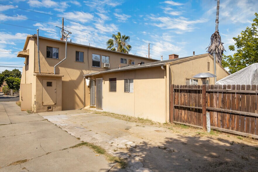 More Photos Of 11234 Hatteras St, North Hollywood Apartments For Sale
