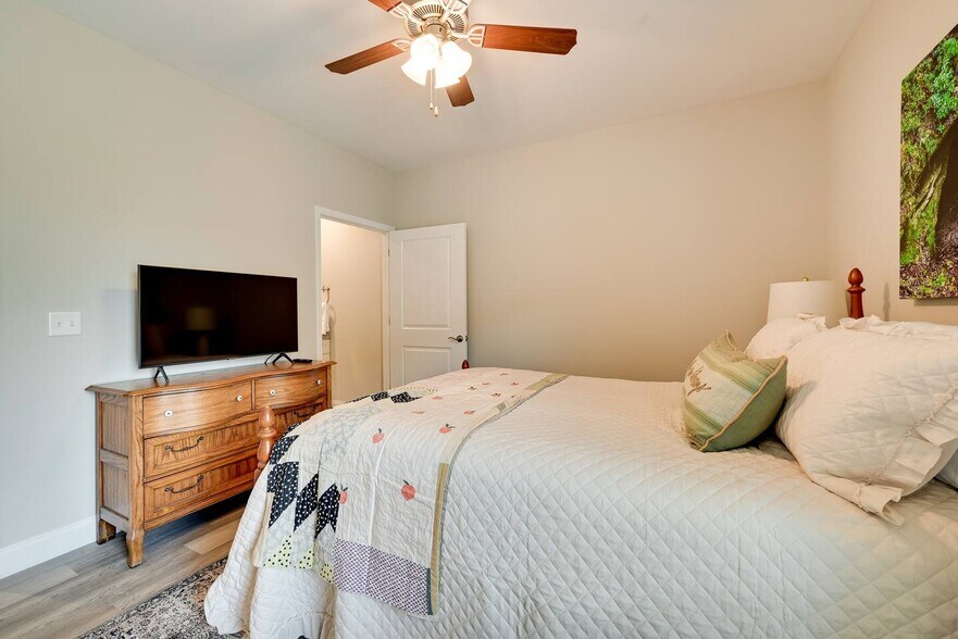 More Photos Of 4971 Veterans Memorial Hwy, Brownsville Multifamily For Sale