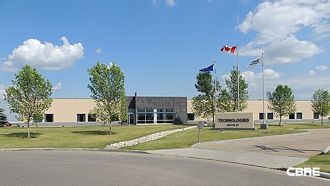 More Photos Of 8301 113th St, Fort Saskatchewan Flex For Sale