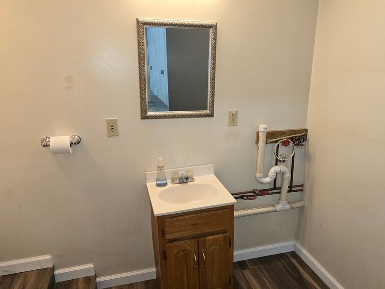 More Photos Of 151 Independence Dr, Union Flex For Sale