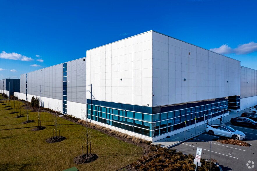 Primary Photo Of 1672 Tricont Ave, Whitby Distribution For Lease