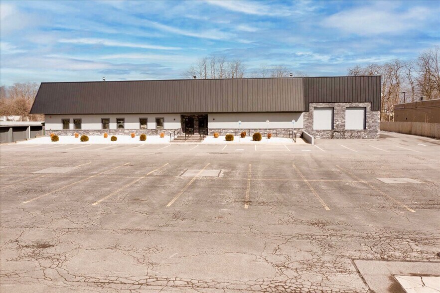 More Photos Of 465 W Commercial St, East Rochester Warehouse For Lease