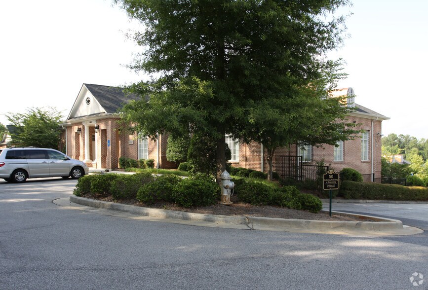 More Photos Of 4562 Lawrenceville Hwy, Lilburn Medical For Lease