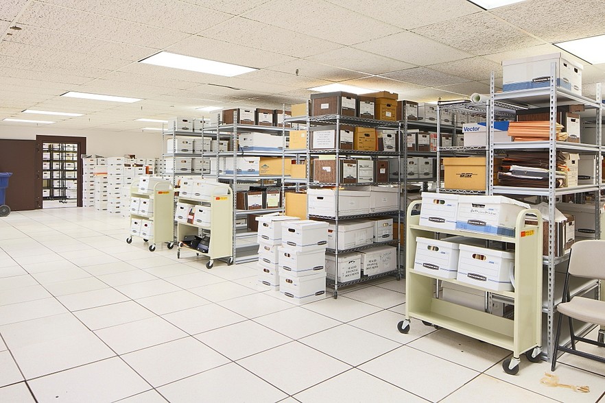 More Photos Of 1000 Fifth Ave, Huntington Medical For Lease