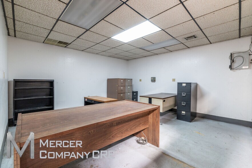 More Photos Of 813 SE 84th St, Oklahoma City Manufacturing For Sale