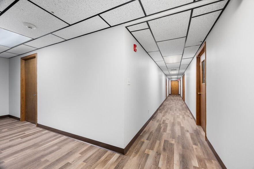 More Photos Of 132 Main St, Southington Bank For Lease