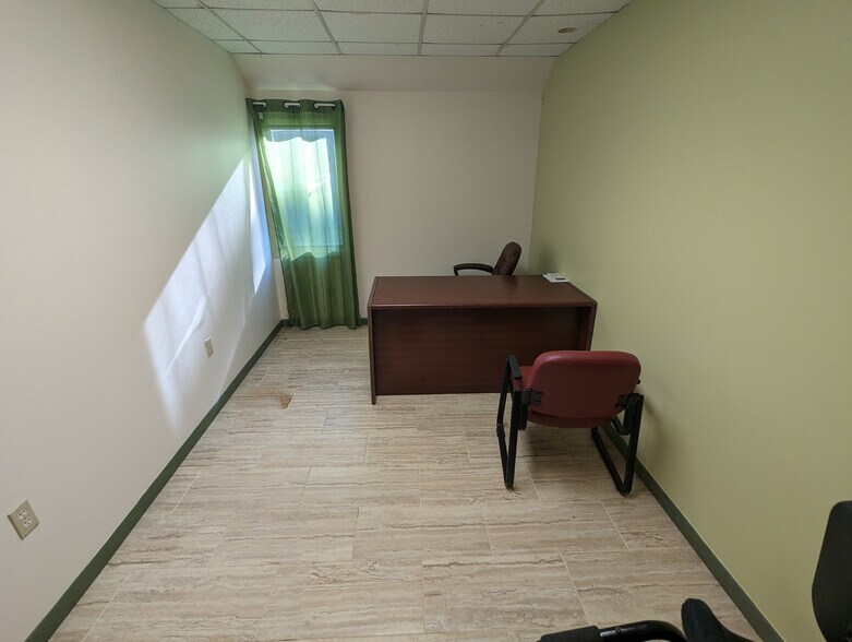 More Photos Of 16 Reeves Ave, Hamilton Office For Sale