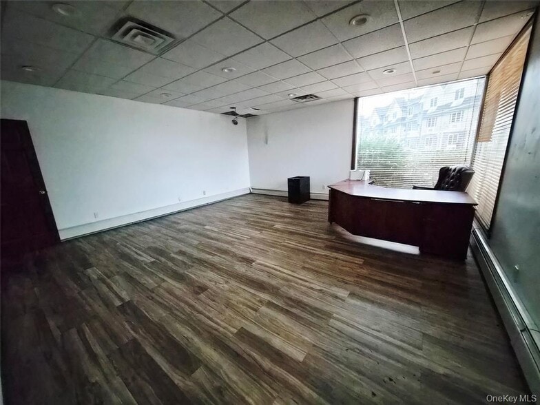 More Photos Of 121 W Oak St, Amityville Office For Sale