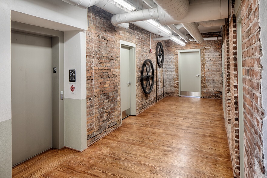 More Photos Of 410 W Jones St, Savannah Office For Lease
