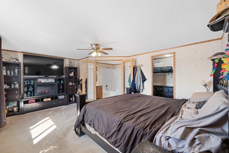 More Photos Of 81 Barstow St, Carseland Auto Repair For Sale