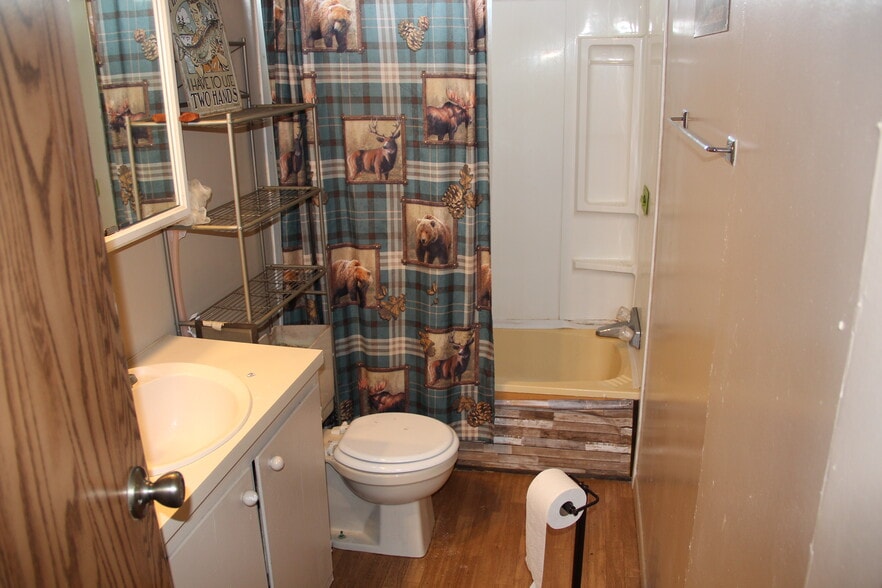 More Photos Of 720 S Main St, Kimball Hotel For Sale