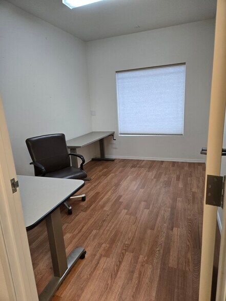 More Photos Of 1900 Belmont Loop, Woodland Storefront Retail Office For Lease