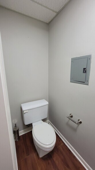 More Photos Of 14339 Torrey Chase Blvd, Houston Loft Creative Space For Lease