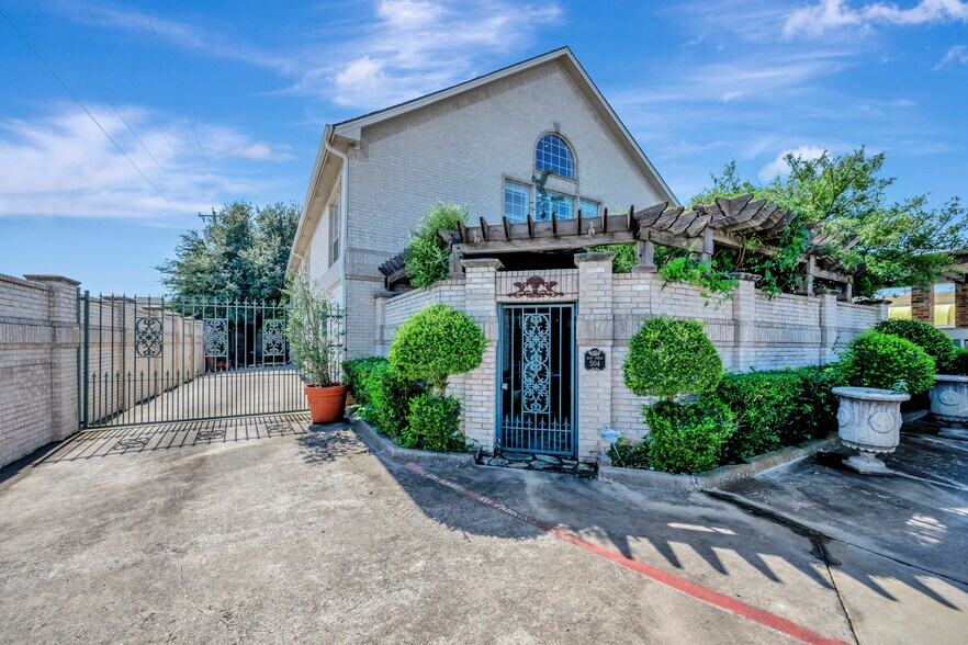 More Photos Of 504 N Euless Main St, Euless Carwash For Sale