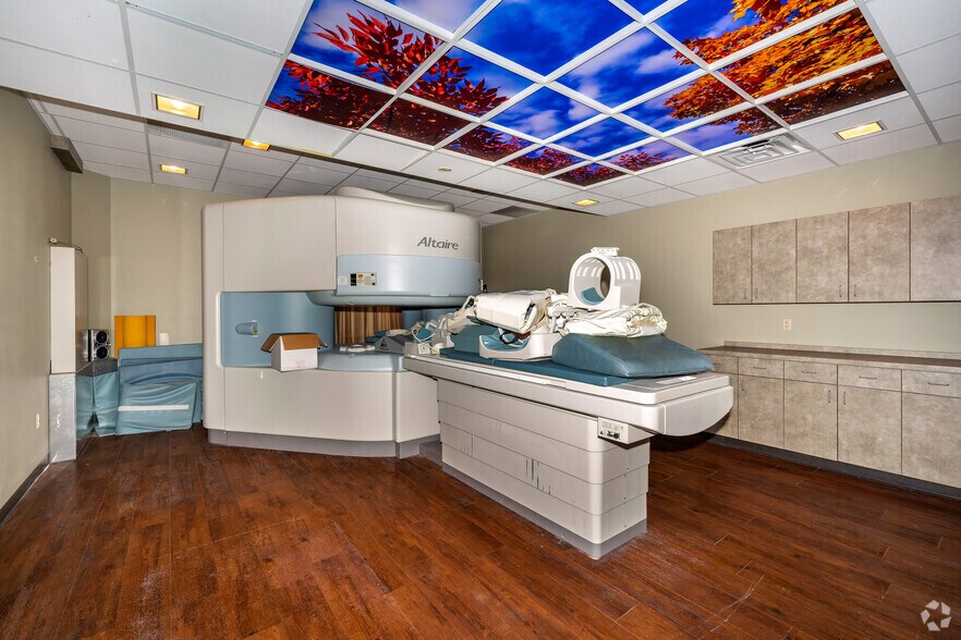 More Photos Of 7111 E 21st St, Wichita Medical For Sale