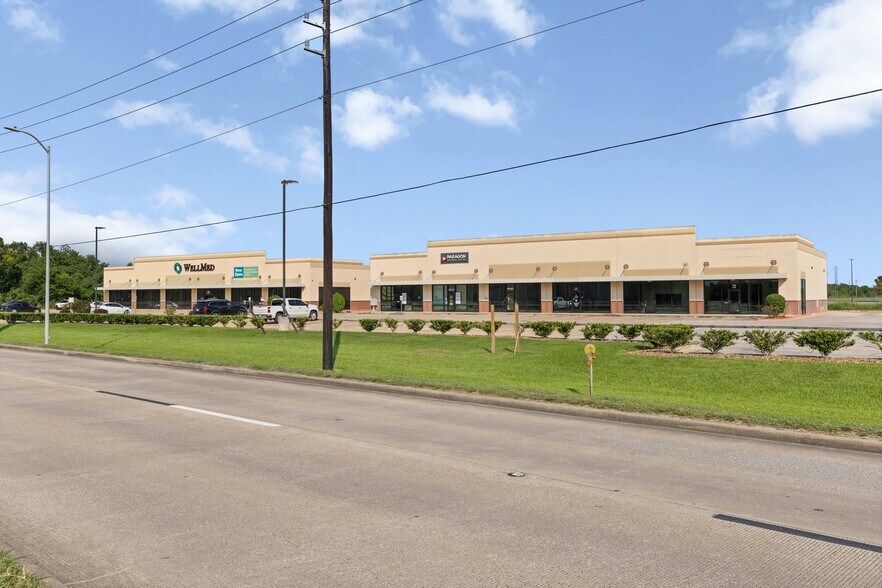 More Photos Of 780 Clear Lake City Blvd, Webster Freestanding For Lease