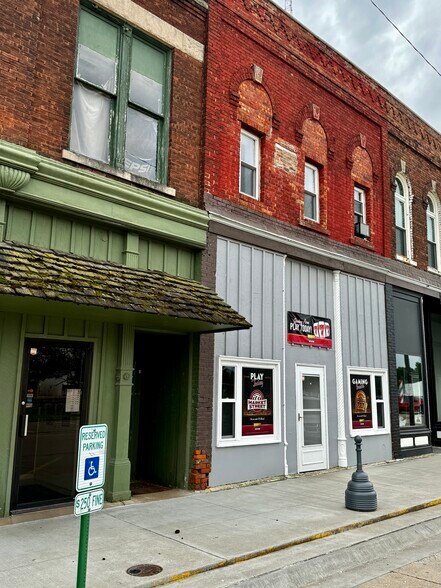 More Photos Of 134 E Market St, Colchester Restaurant For Sale