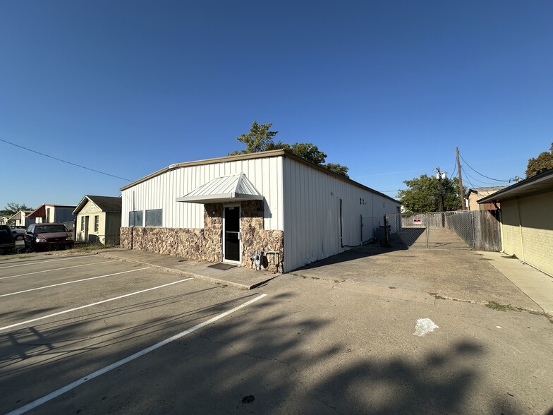 More Photos Of 5021 Gordon Smith Dr, Rowlett Warehouse For Sale