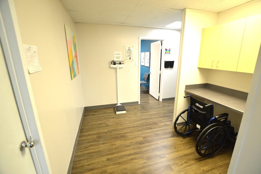 More Photos Of 2241 Peggy Ln, Garland Medical For Sale