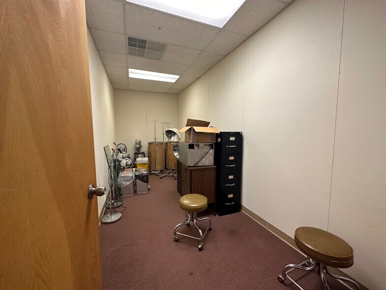 More Photos Of 811 N Macomb St, Monroe Office For Sale