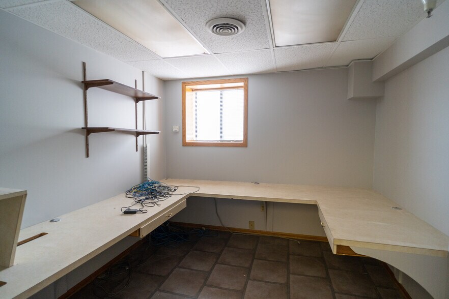 More Photos Of 1304 Valleyhigh Dr NW, Rochester Showroom For Sale