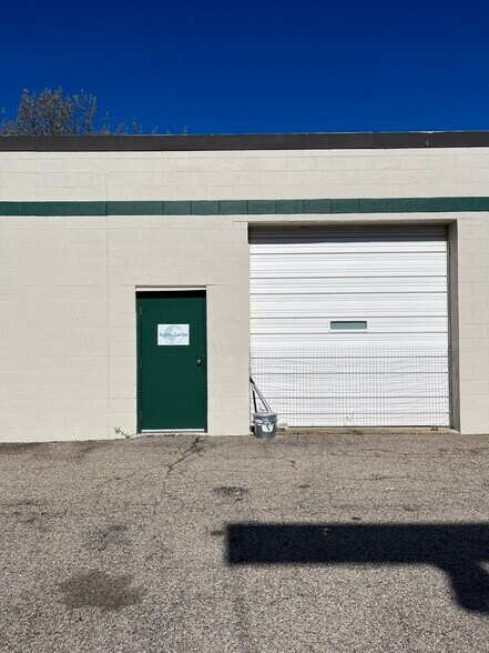 More Photos Of 60 Minnesota Ave, Warwick Warehouse For Lease