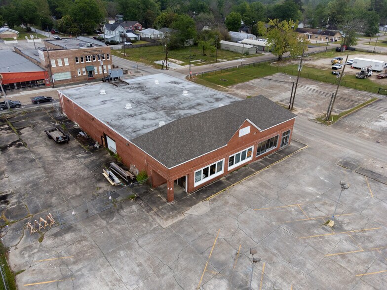 More Photos Of 317 S Cate St, Hammond Showroom For Sale