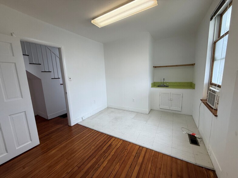 More Photos Of 635 Main St, Reisterstown Office For Sale