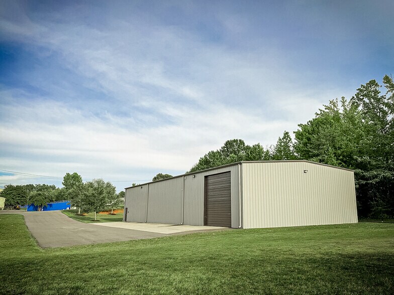 More Photos Of 171 McKenzie Rd, Mooresville Warehouse For Lease