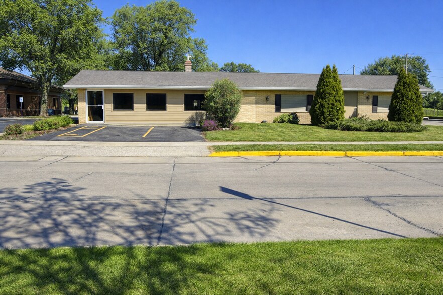 Primary Photo Of 904 Hyland Ave, Kaukauna Office For Sale