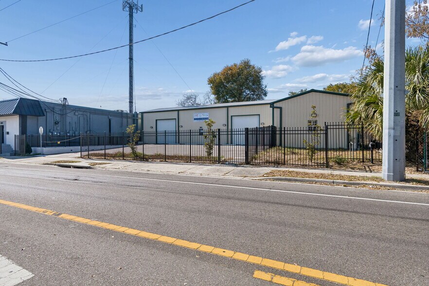 More Photos Of 2820 N 34th St, Tampa Warehouse For Lease