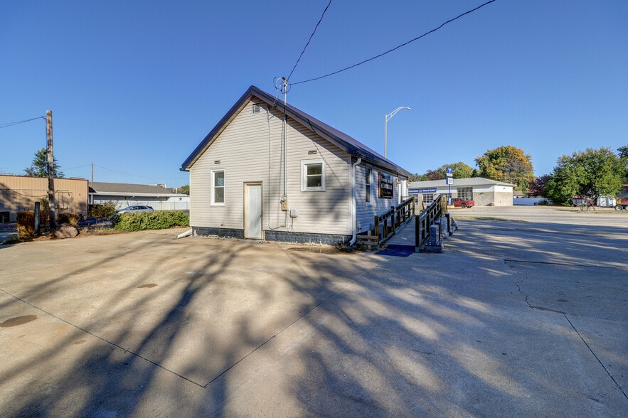 More Photos Of 603 W Rock Falls Rd, Rock Falls General Retail For Sale