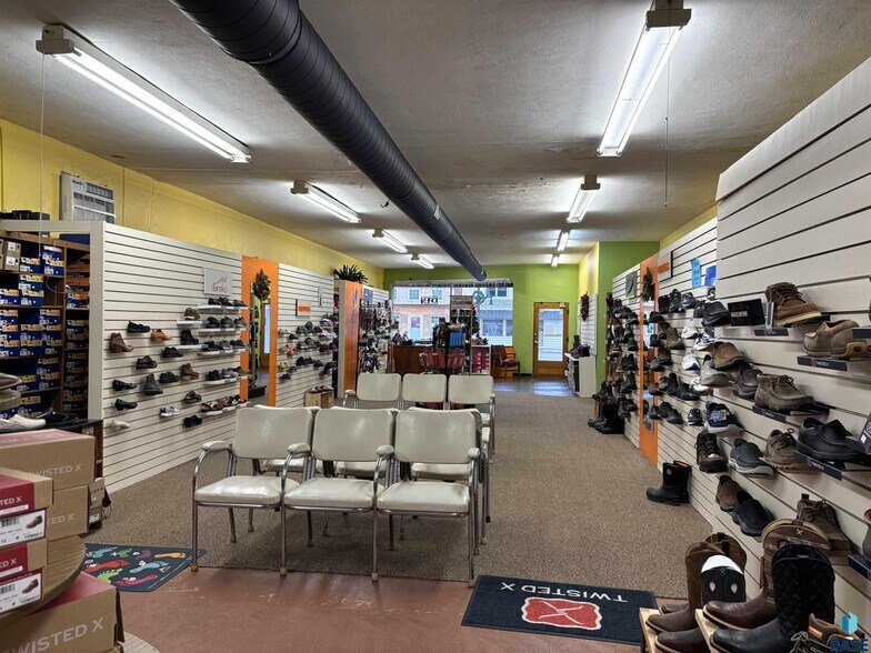 More Photos Of 118 N Broadway Ave, Miller General Retail For Sale