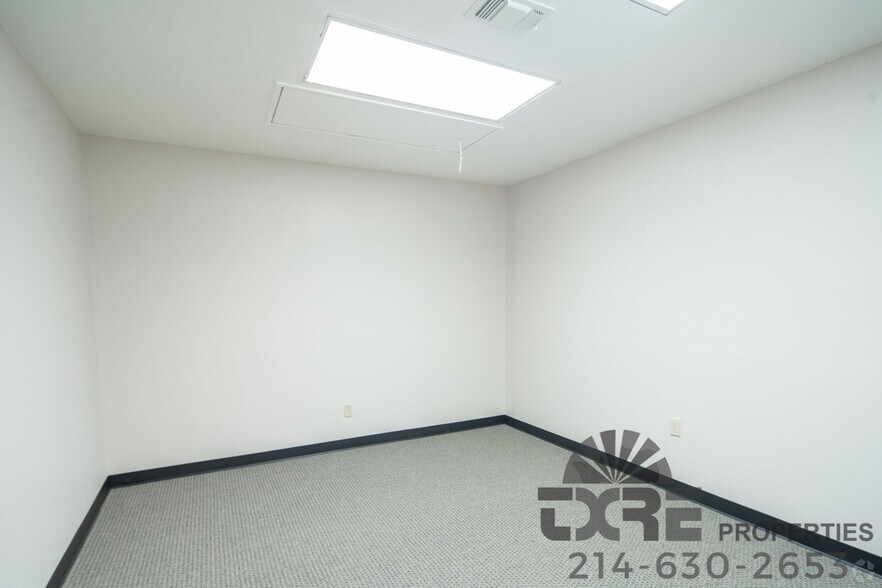 More Photos Of 1116-1126 W Pioneer Pky, Arlington Unknown For Lease