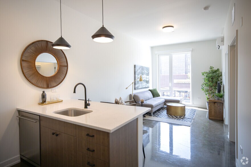 More Photos Of 1135 W Winona St, Chicago Apartments For Lease