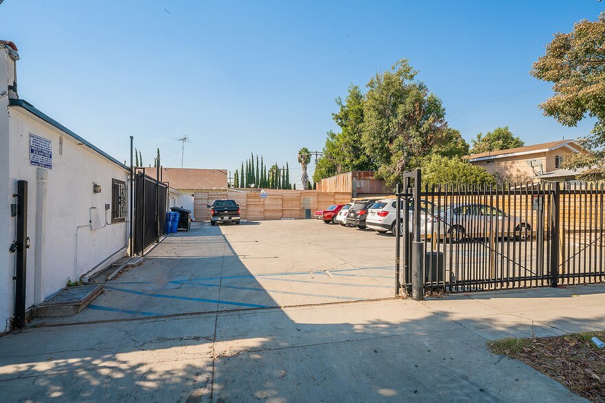 More Photos Of 5537-5541 York Blvd, Los Angeles Storefront For Lease