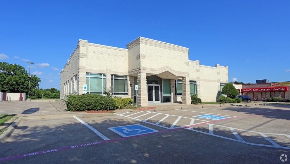 More Photos Of 6340 N Beach St, Haltom City Medical For Lease