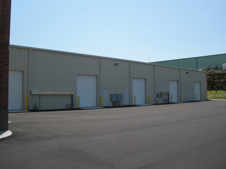 More Photos Of 119 Poplar Pointe Dr, Mooresville Research And Development For Lease